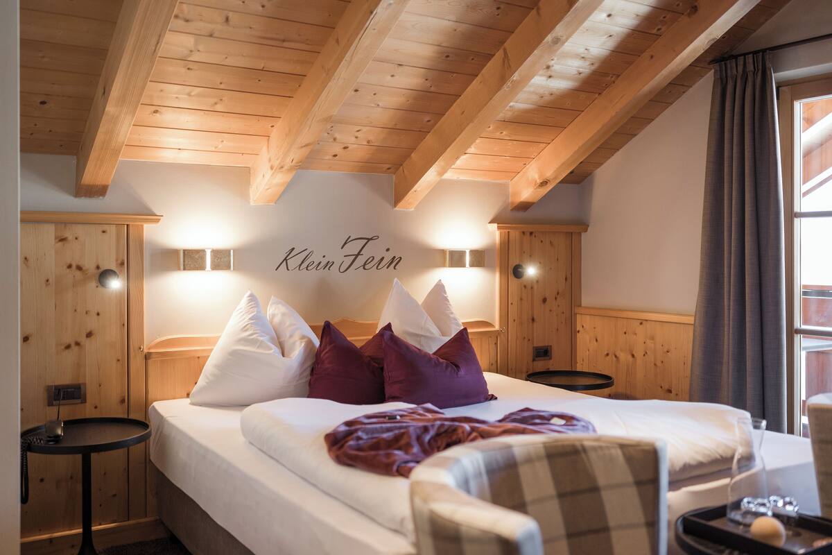 standard double room | 2 bedrooms, hypo-allergenic bedding, minibar, in-room safe