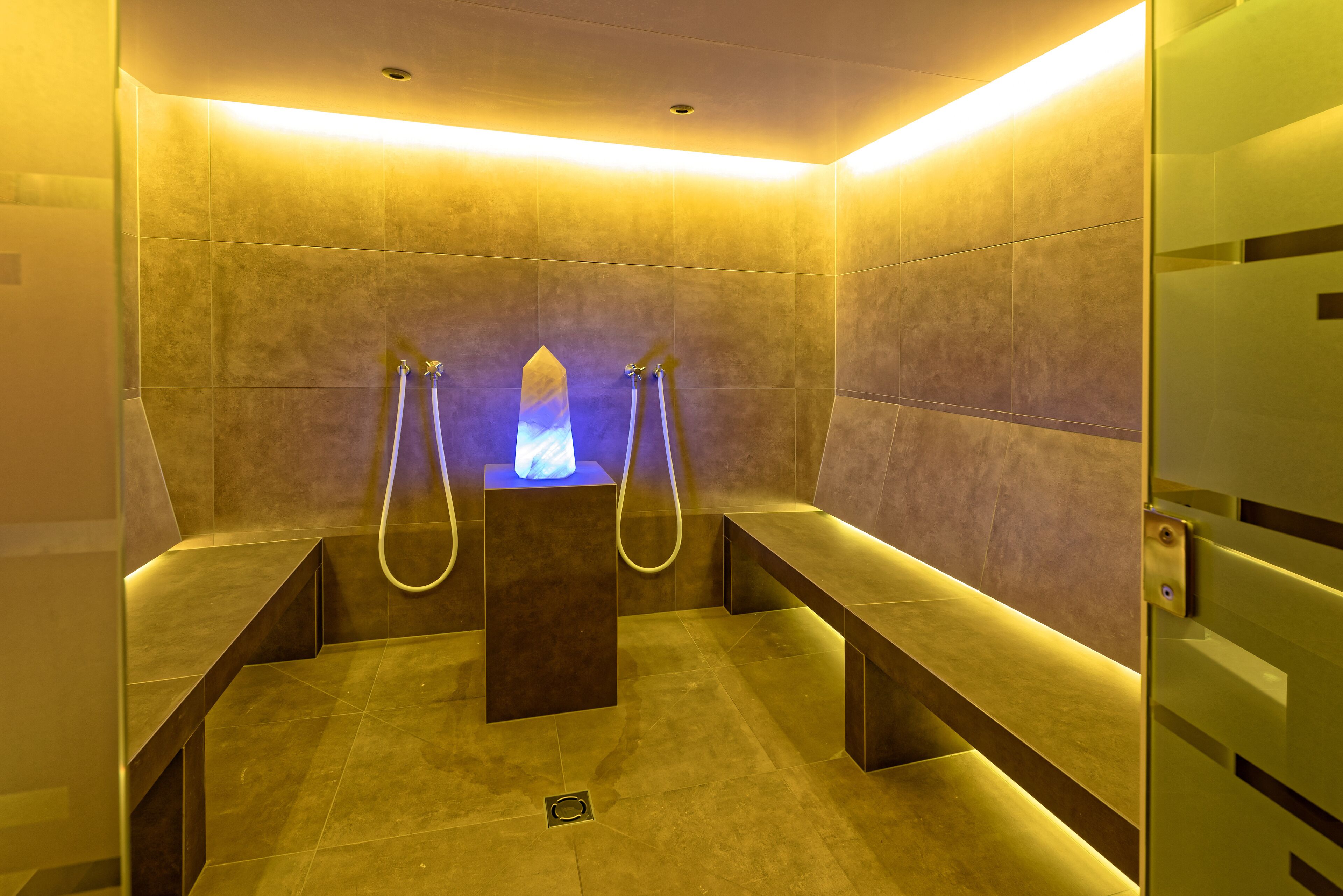 sauna, steam room, turkish bath/hammam, hot stone massages, facials