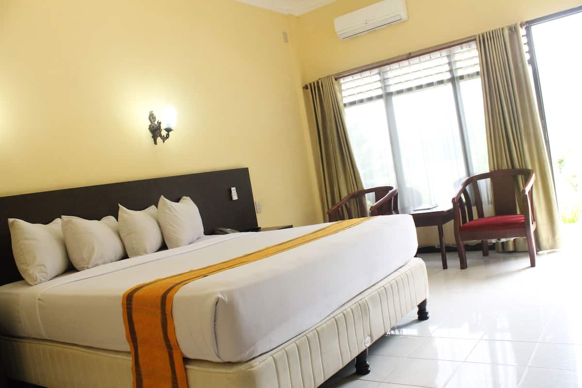 In-room safe, desk, blackout drapes, WiFi (free)
