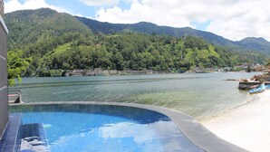 Infinity pool