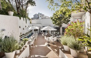 Free daily continental breakfast - Hotel La Goleta (Llanca)