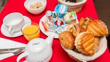 Café da manhã com buffet todos os dias mediante uma taxa