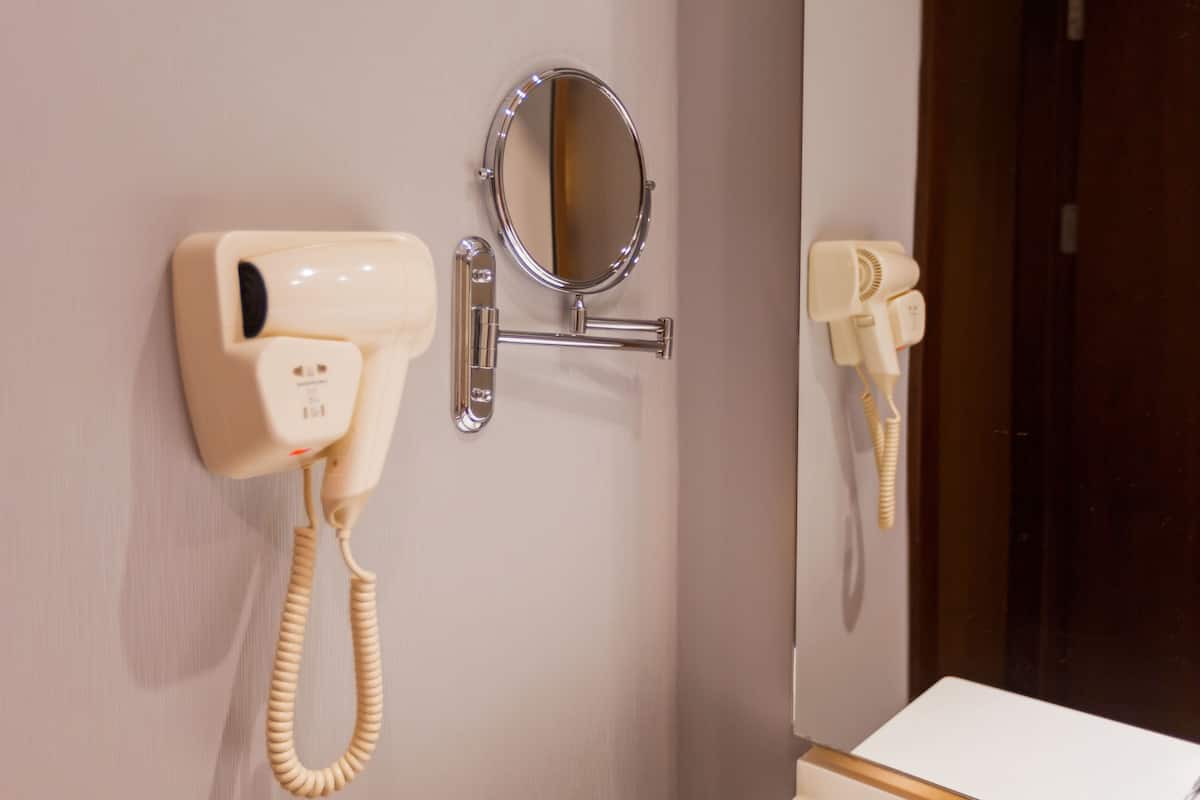 shower, rainfall showerhead, free toiletries, hair dryer