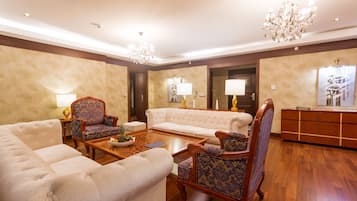 Irtysh Suite | セーフティボックス (室内)、遮光カーテン、アイロン / アイロン台、WiFi (無料)