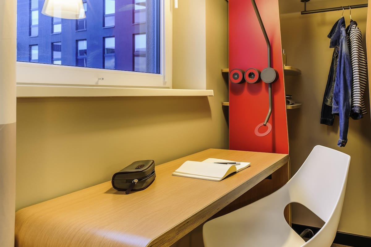 Hypo-allergenic bedding, in-room safe, blackout curtains, soundproofing