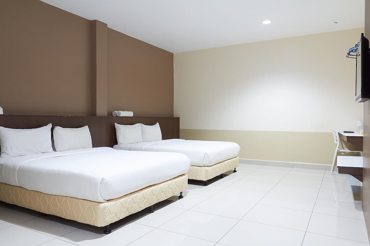 Quarto família, sem janelas | Escrivaninha, Wi-Fi de cortesia, roupa de cama