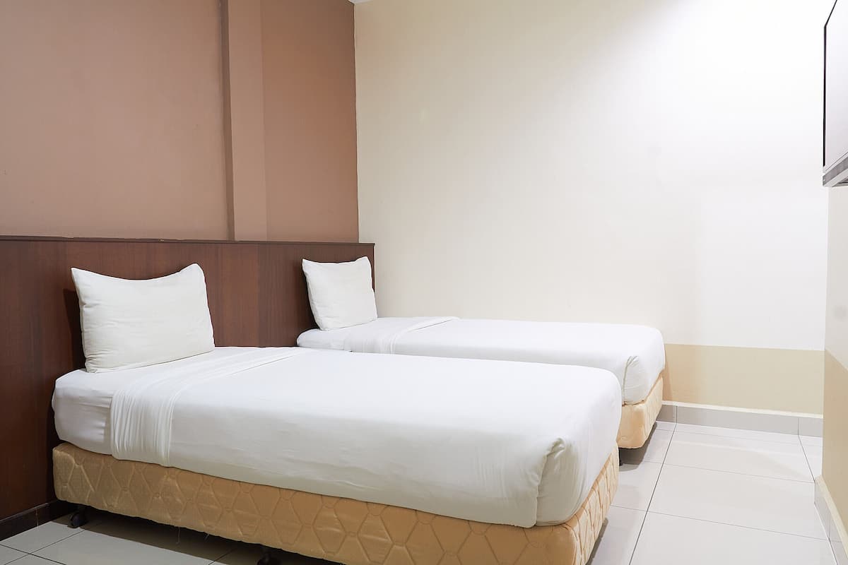 Quarto duplo standard, sem janelas | Escrivaninha, Wi-Fi de cortesia, roupa de cama
