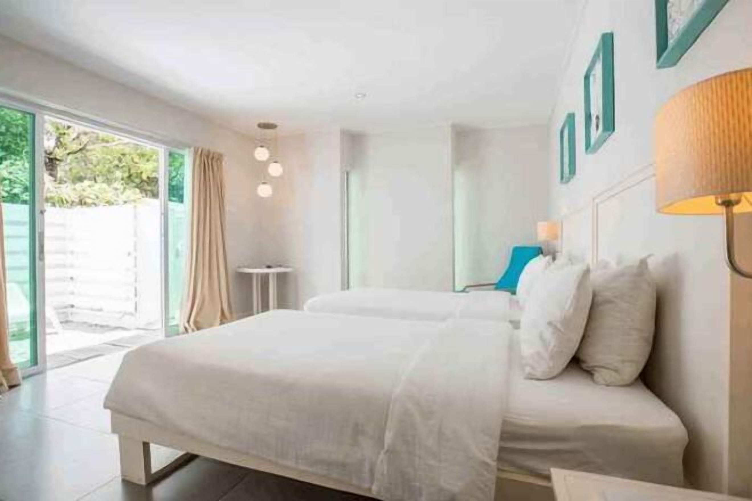 In-room safe, desk, laptop workspace, iron/ironing board