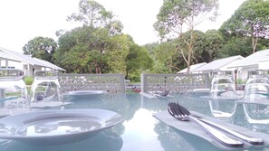 Se sirven desayunos, almuerzos, cenas y cocina local e internacional 