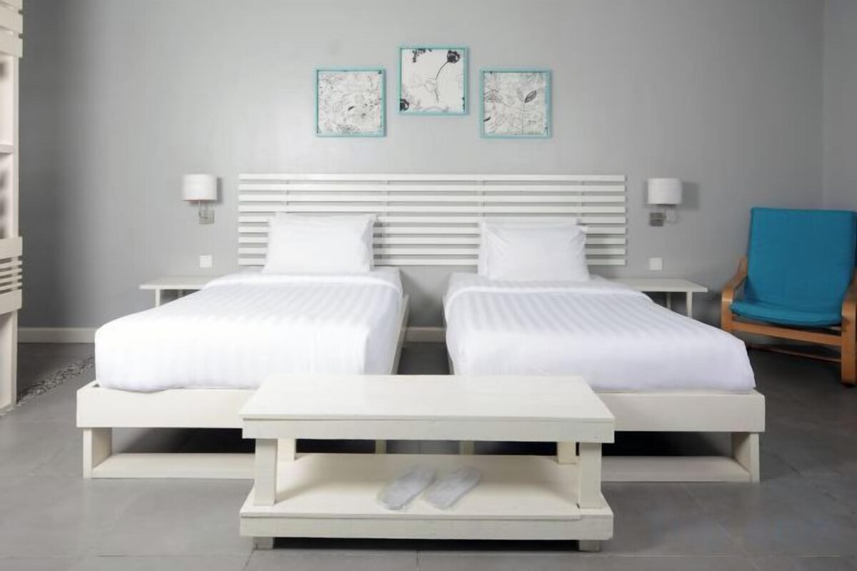 In-room safe, desk, laptop workspace, iron/ironing board