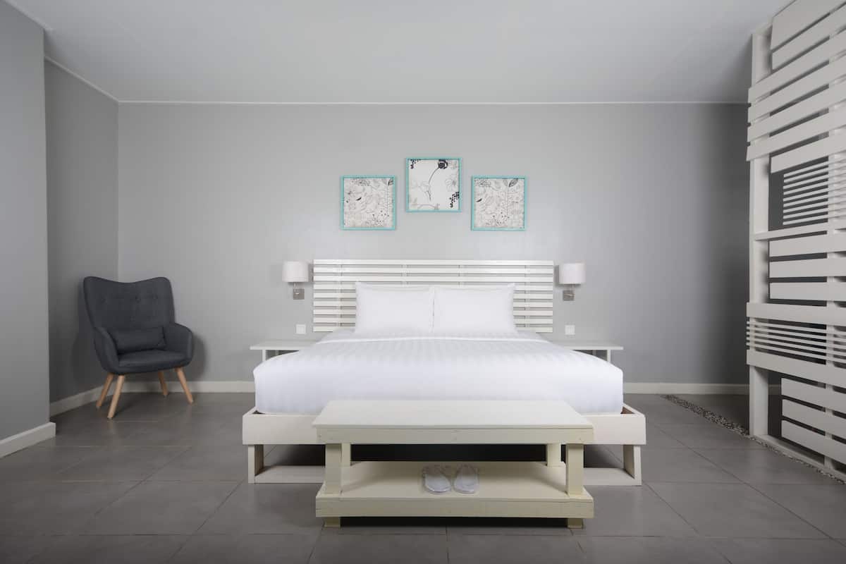 Room, 1 King Bed (Housekeeping on request - surcharge) | In-room safe, desk, laptop workspace, iron/ironing board