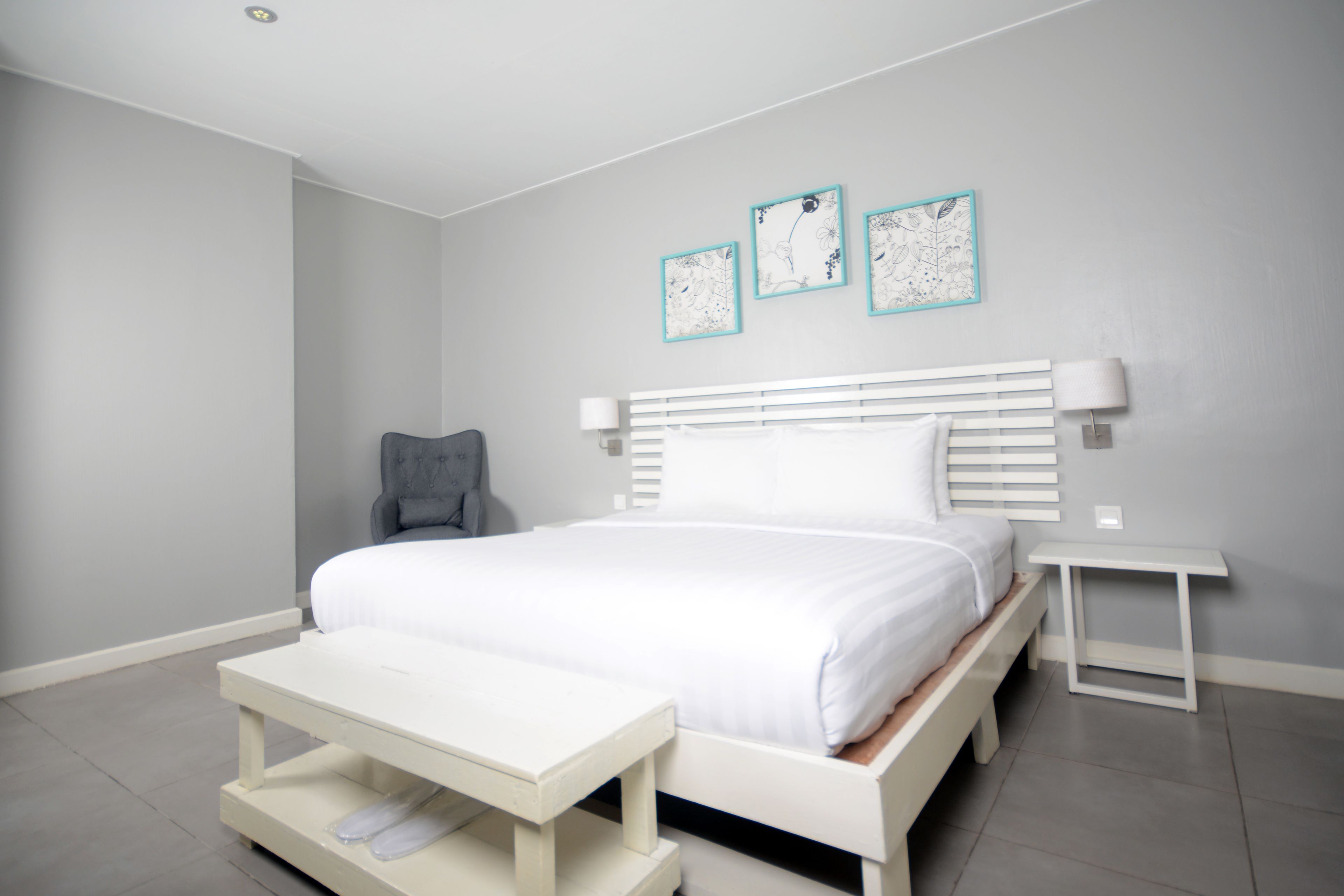 Kamer, 1 kingsize bed (Housekeeping on request - surcharge) | Een kluis op de kamer, een bureau, een laptopwerkplek