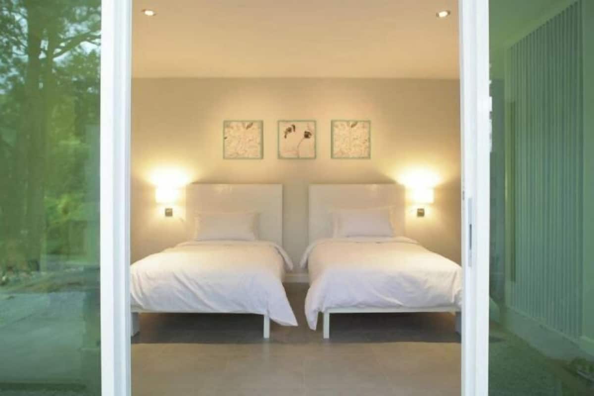 In-room safe, desk, laptop workspace, iron/ironing board