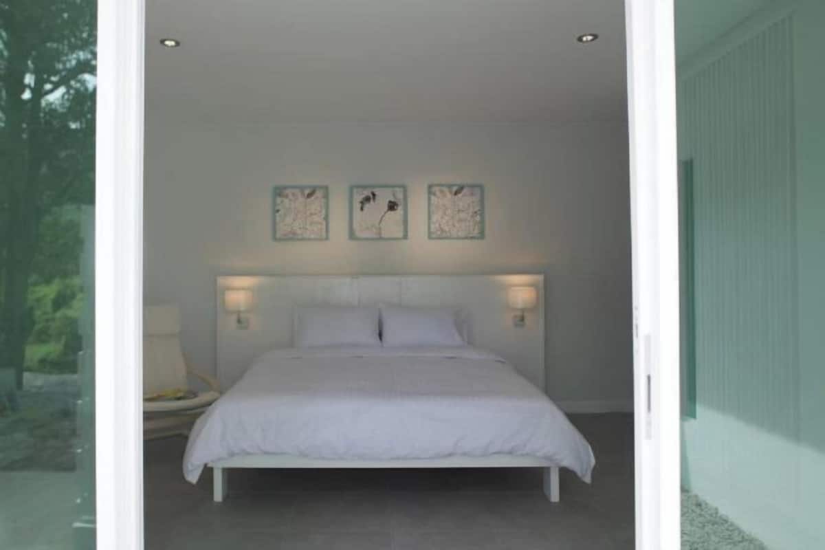 In-room safe, desk, laptop workspace, iron/ironing board