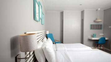 ํธ์๋ฃธ (Housekeeping on request - surcharge) | ๊ฐ์ค ๋ด ๊ธ๊ณ , ์ฑ
์, ๋
ธํธ๋ถ ์์
 ๊ณต๊ฐ, ๋ค๋ฆฌ๋ฏธ/๋ค๋ฆฌ๋ฏธํ