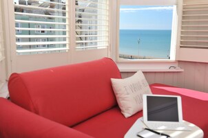 Quarto quádruplo família, banheiro privativo, vista para o mar | Vista do quarto