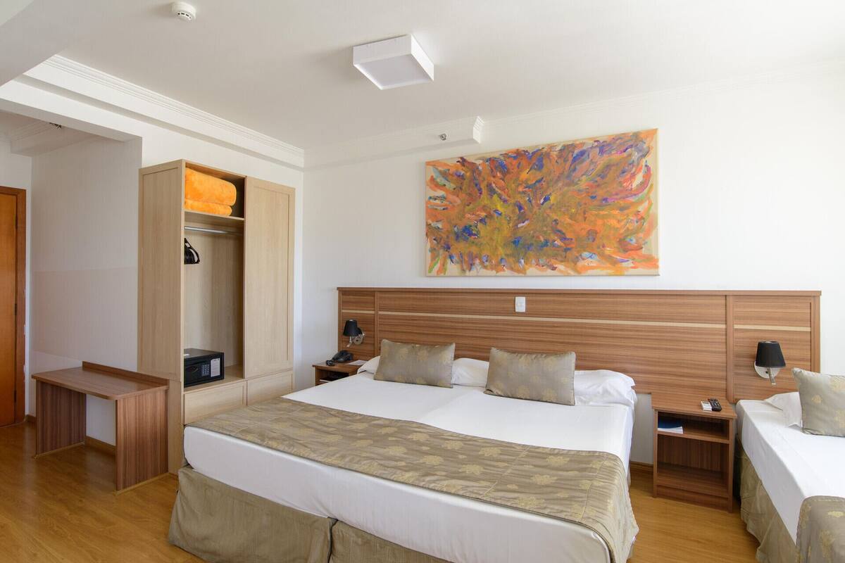 1 bedroom, minibar, desk, blackout drapes