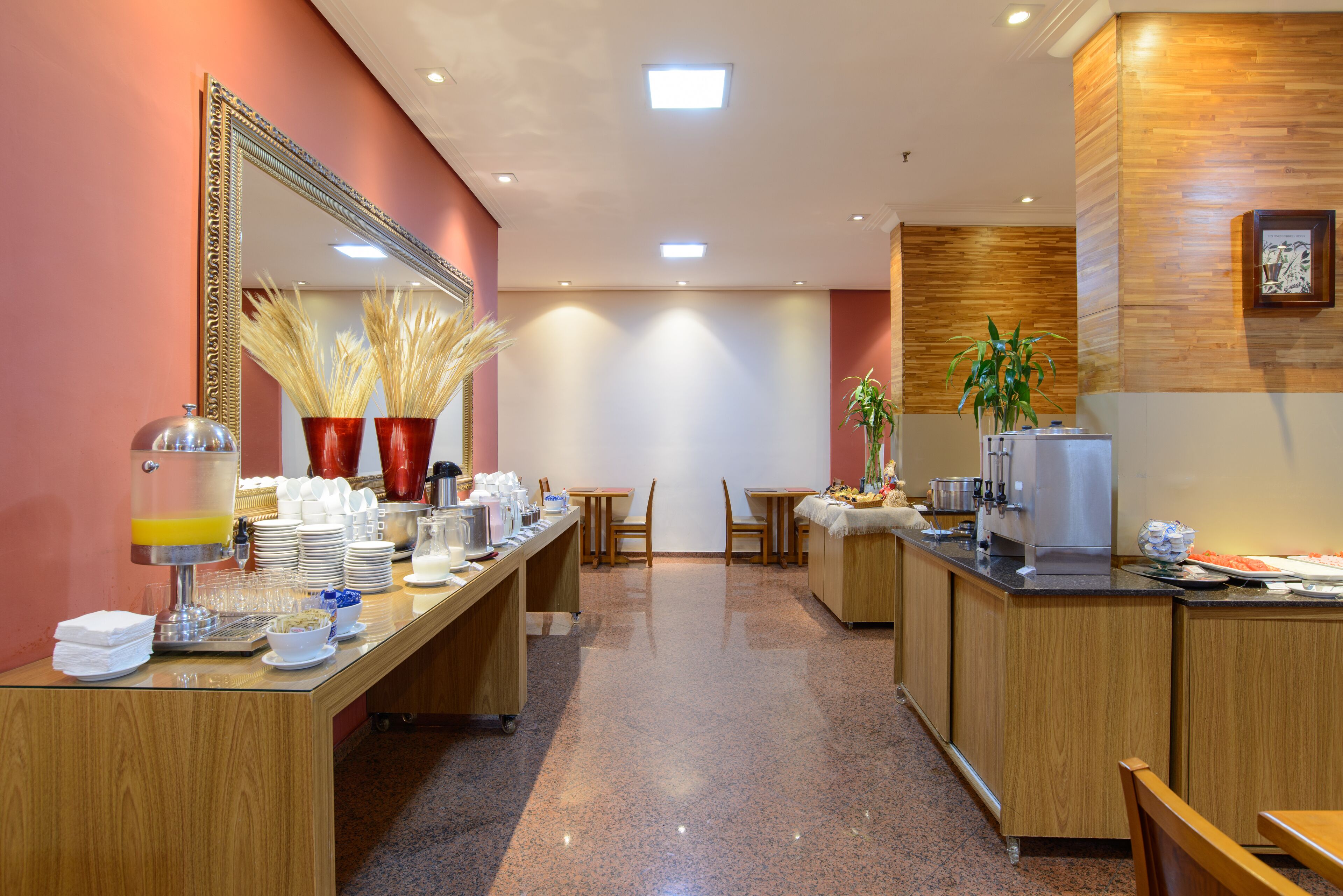 Desayuno continental gratuito y diario