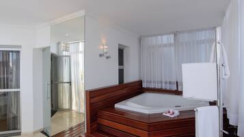 Suite Master, 1 King Bed, Bathtub | Indoor spa tub