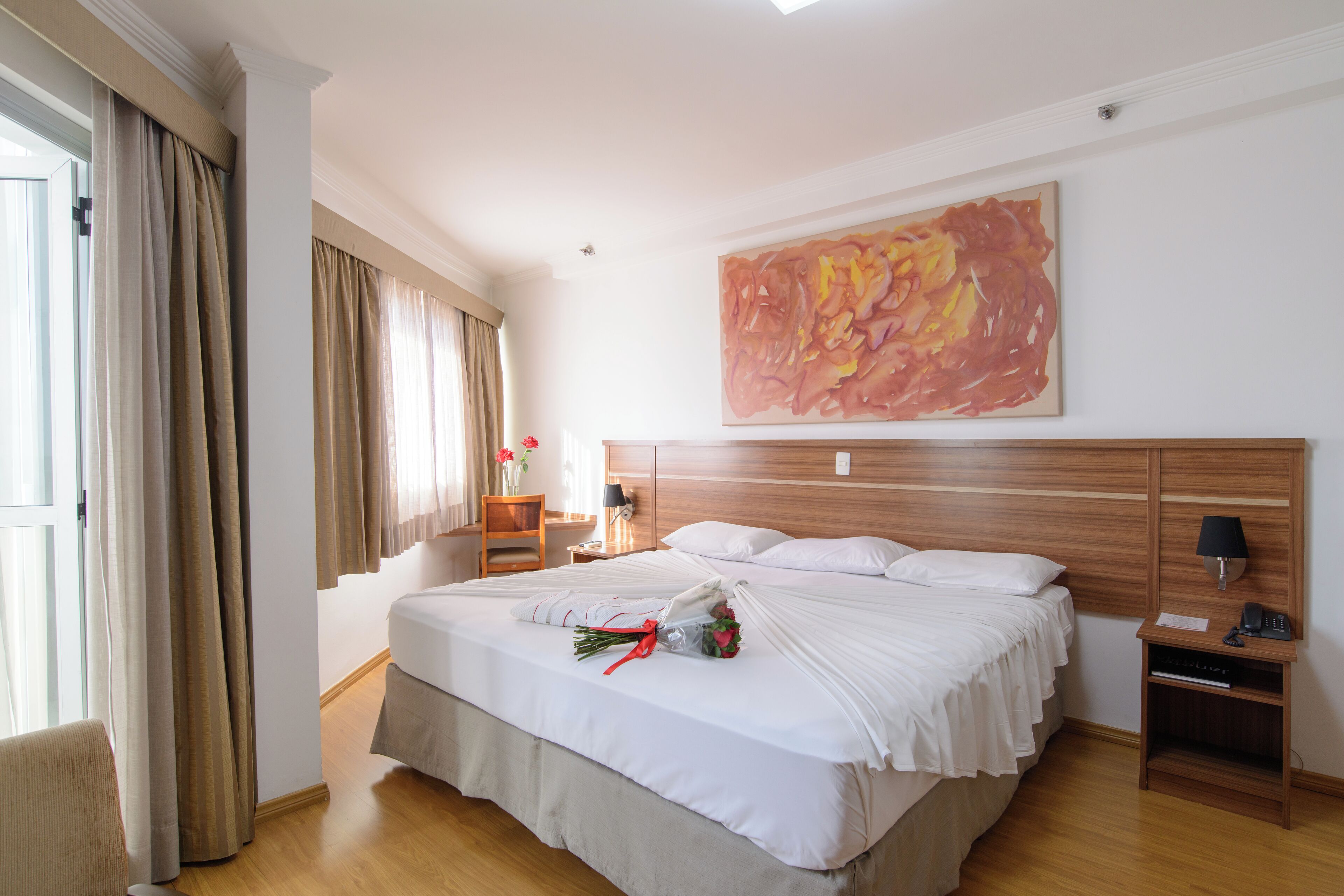 Suite Master, 1 King Bed, Bathtub | Minibar, desk, blackout drapes, free WiFi