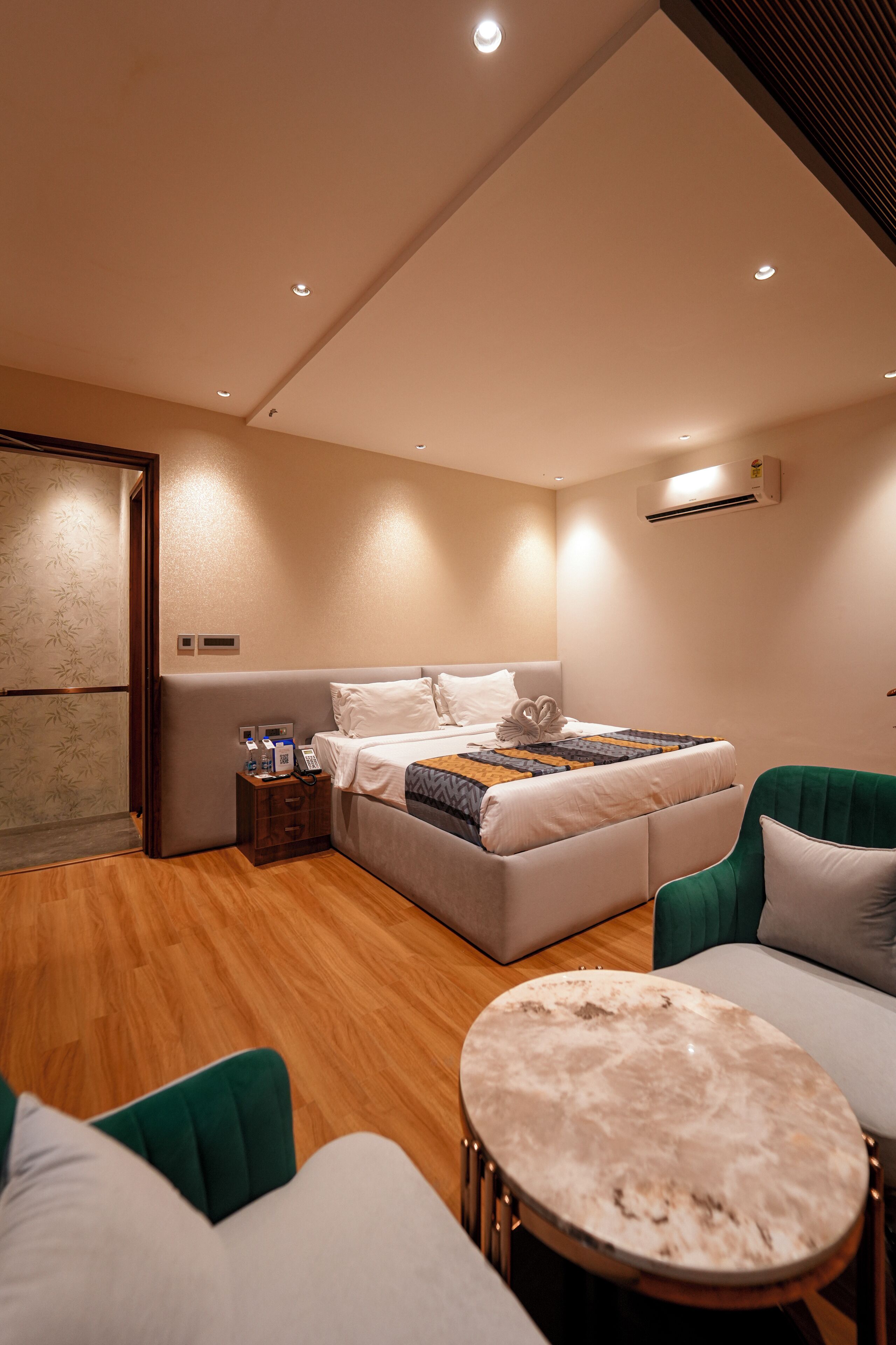 Pillowtop beds, minibar, in-room safe, desk