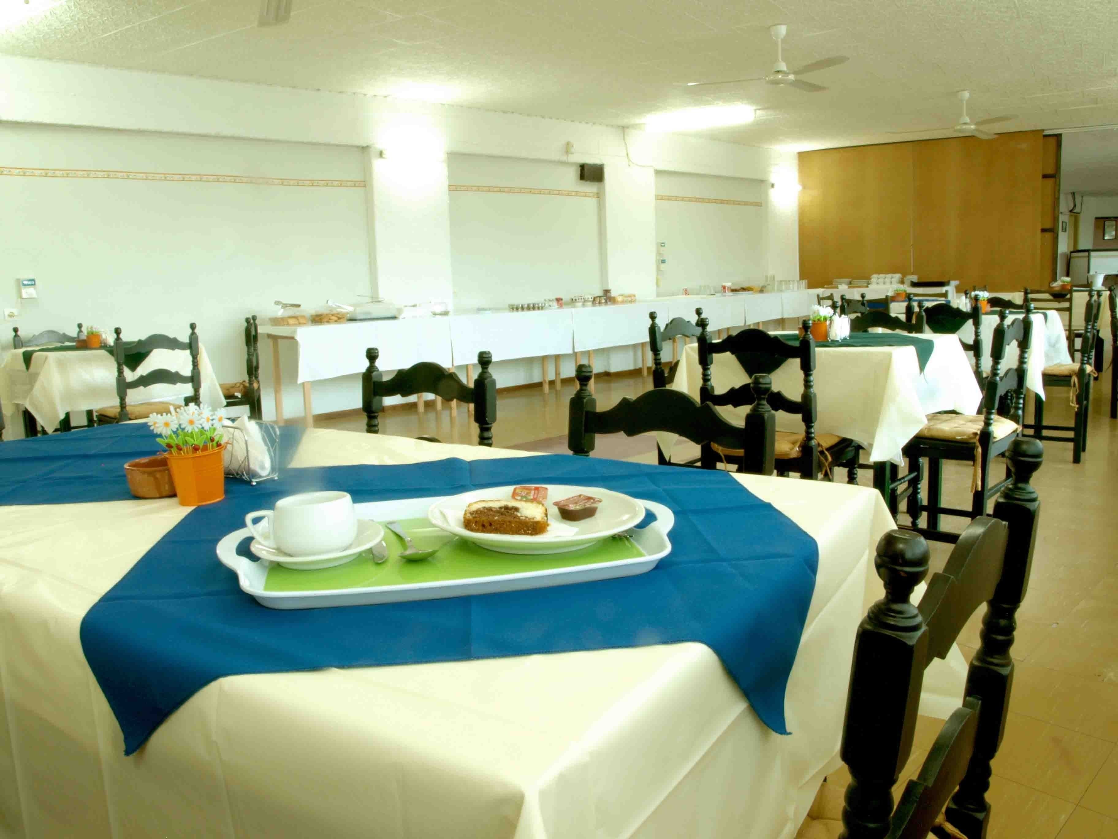 daily continental breakfast (eur 4 per person)