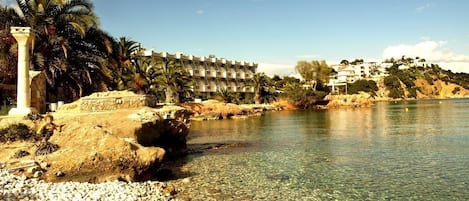 Vista frontal de la propiedad