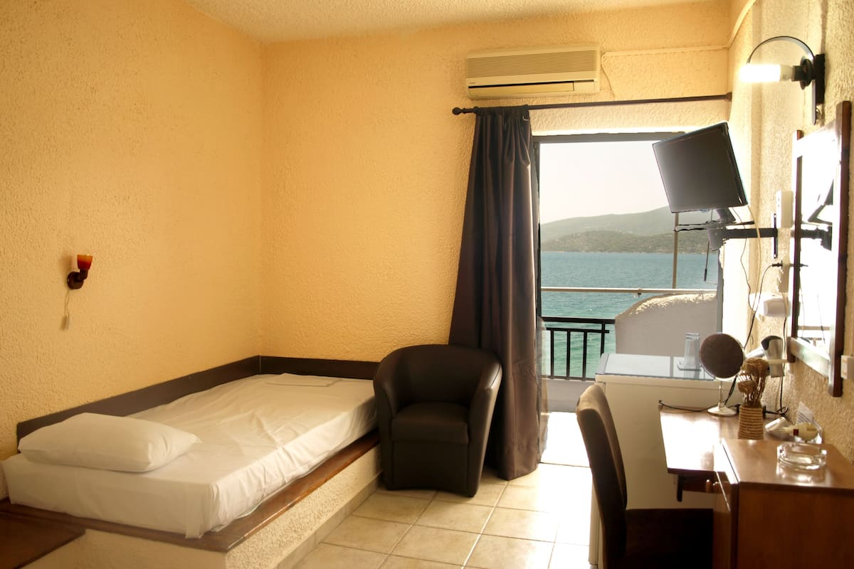 basic double room | in-room safe, iron/ironing board, free cots/infant beds, free wifi