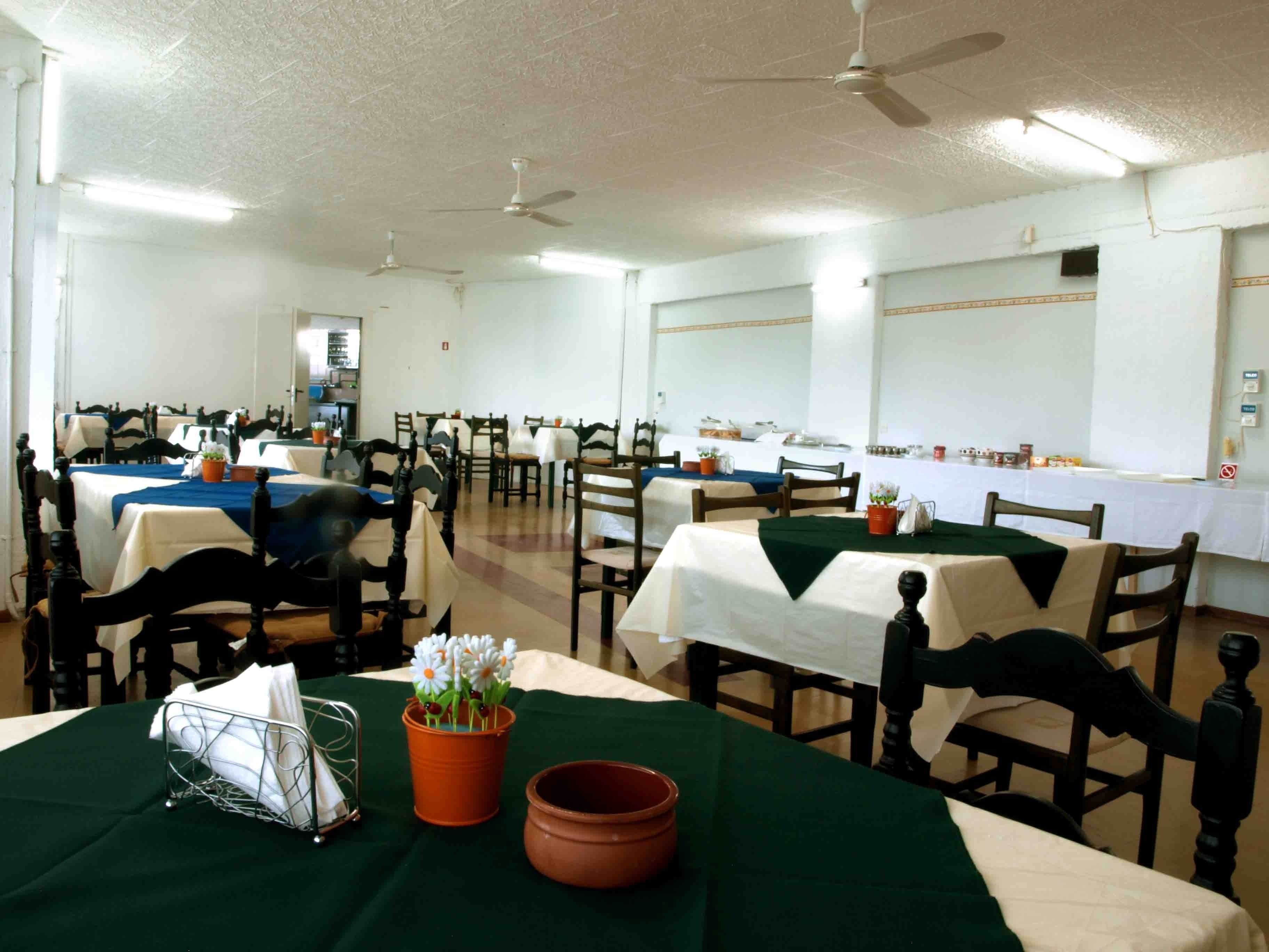 daily continental breakfast (eur 4 per person)