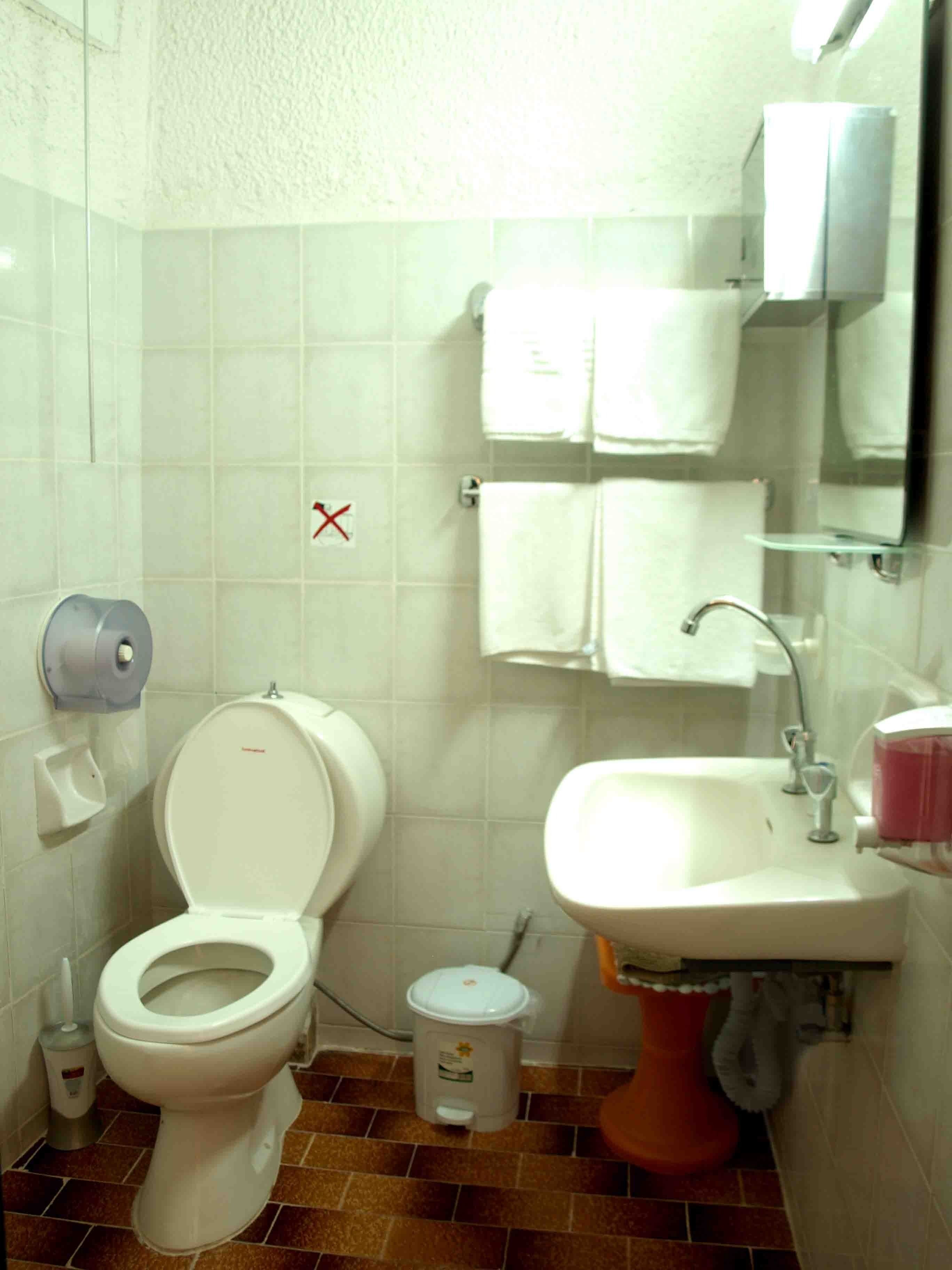 single room | in-room safe, iron/ironing board, free cots/infant beds, free wifi