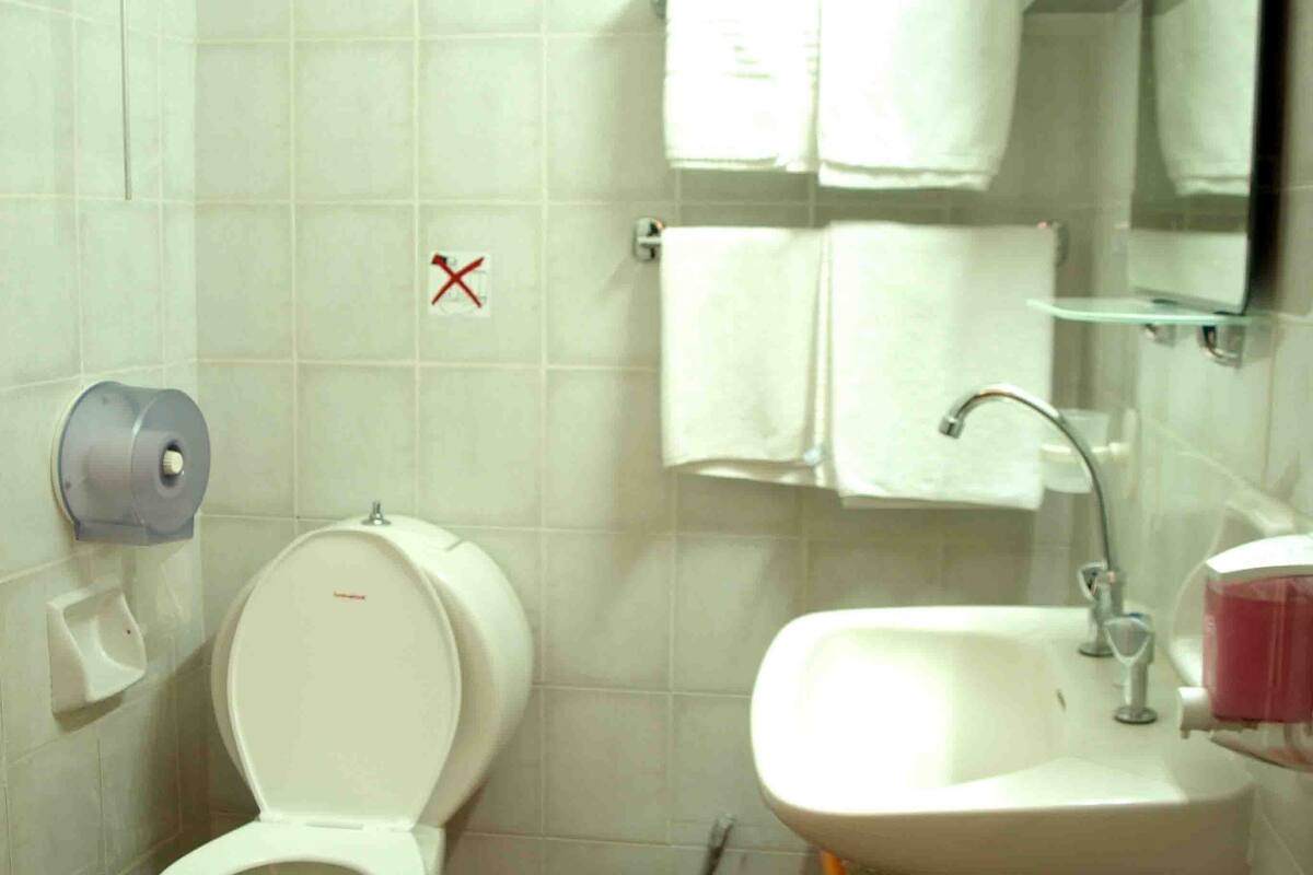 single room | in-room safe, iron/ironing board, free cots/infant beds, free wifi