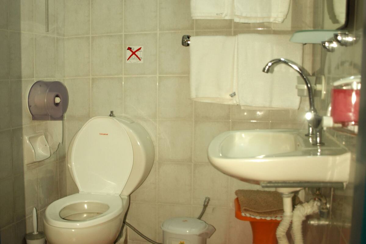 basic double room | in-room safe, iron/ironing board, free cots/infant beds, free wifi