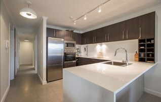 奢华公寓, 2 间卧室, 一层 | 私人厨房 | 大冰箱、微波炉、烤箱、炉灶