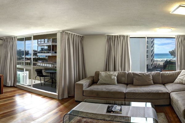 Premium Apartment, 2 Bedrooms, Ocean View | Living area