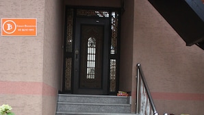 Entrada al alojamiento