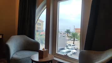 Executive Room, 1 King Bed, Sea View | 1 bedroom, premium bedding, minibar, in-room safe