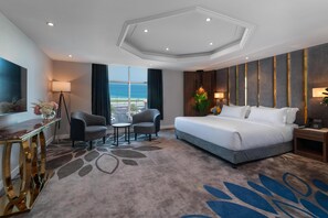 Hochwertige Bettwaren, Minibar, Zimmersafe, Schreibtisch