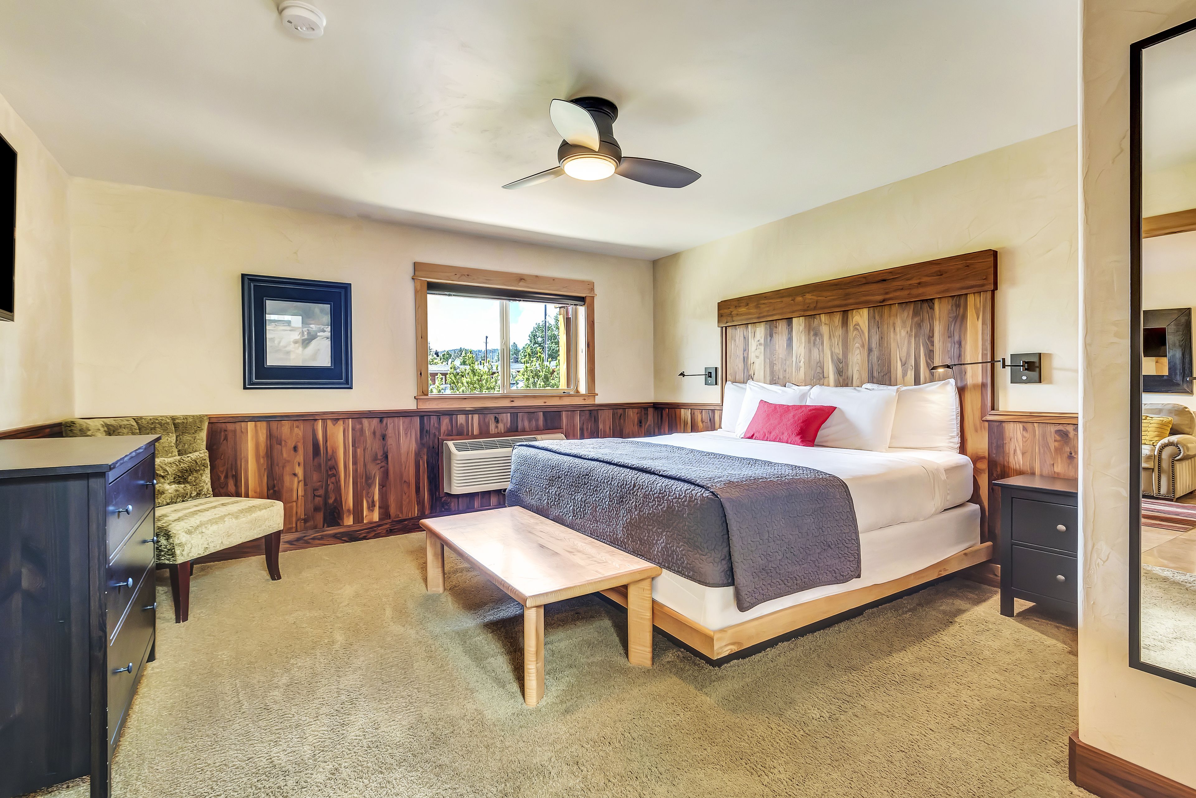 1 bedroom, premium bedding, Tempur-Pedic beds, individually decorated