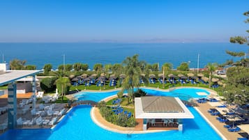 Seasonal outdoor pool, open 8:00 AM to 7:00 PM, sun loungers