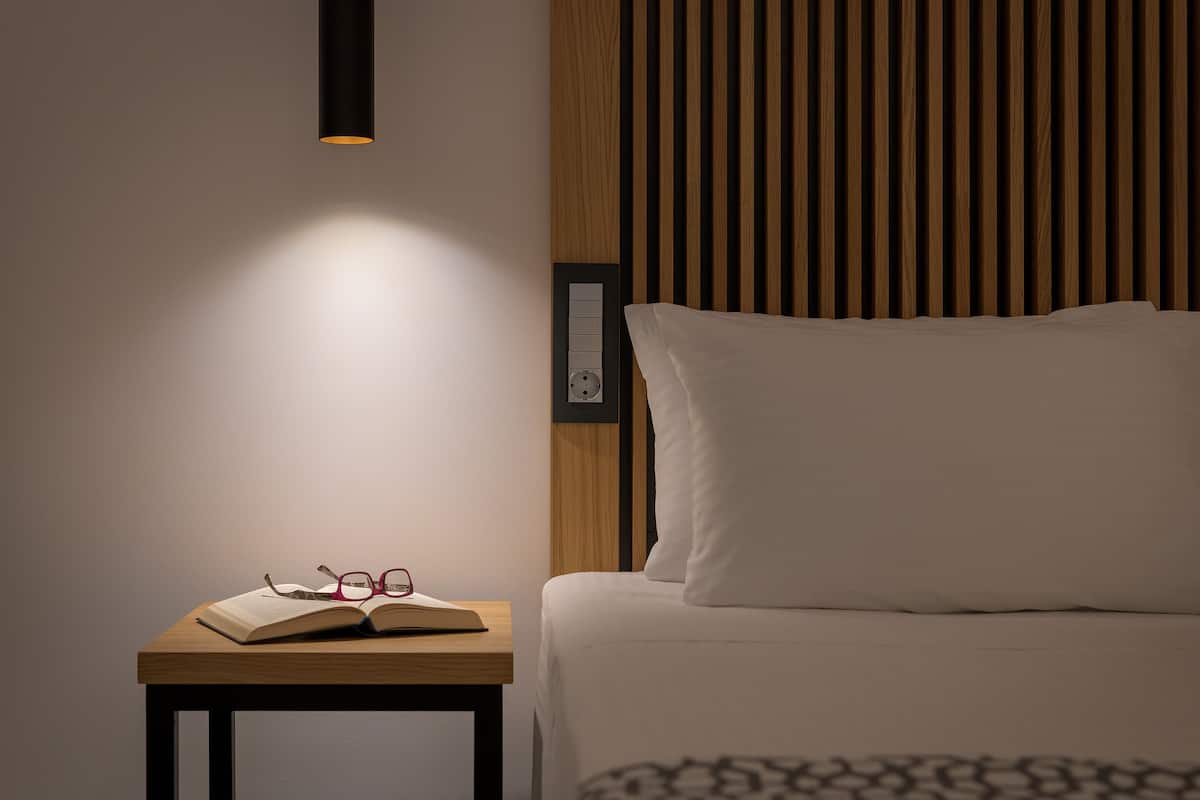 Hypo-allergenic bedding, in-room safe, laptop workspace
