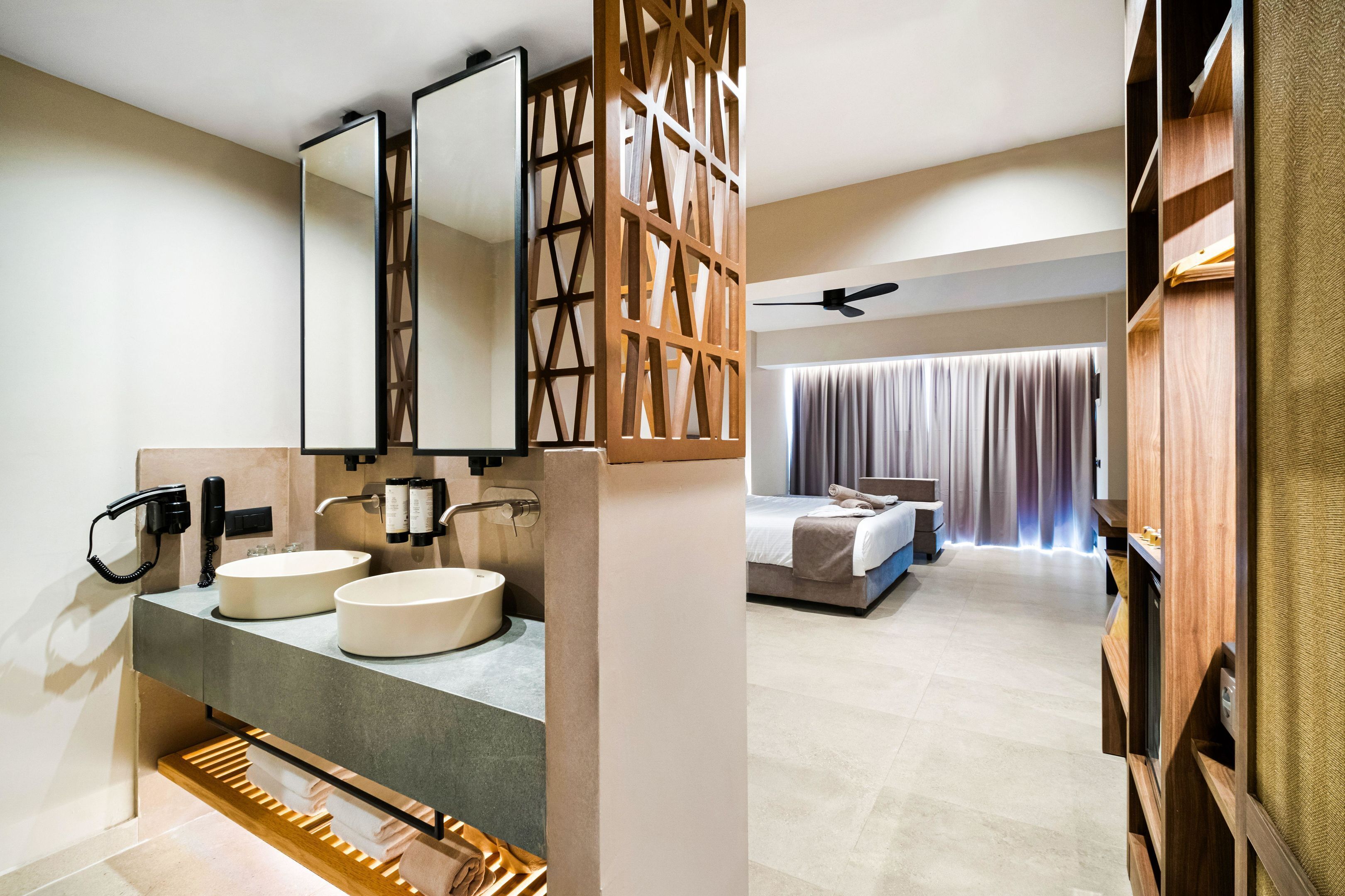 Superior Room with Side Sea View & Hot Tub | Tallelokero huoneessa, äänieristys, silitysrauta/-lauta, ilmainen Wi-Fi