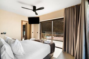Suite with Private Pool and Inland View | Cofres nos quartos, quartos à prova de som
