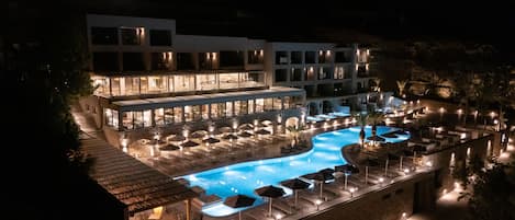 Outdoor pool, open 8:00 AM to 8:00 PM, pool umbrellas, sun loungers