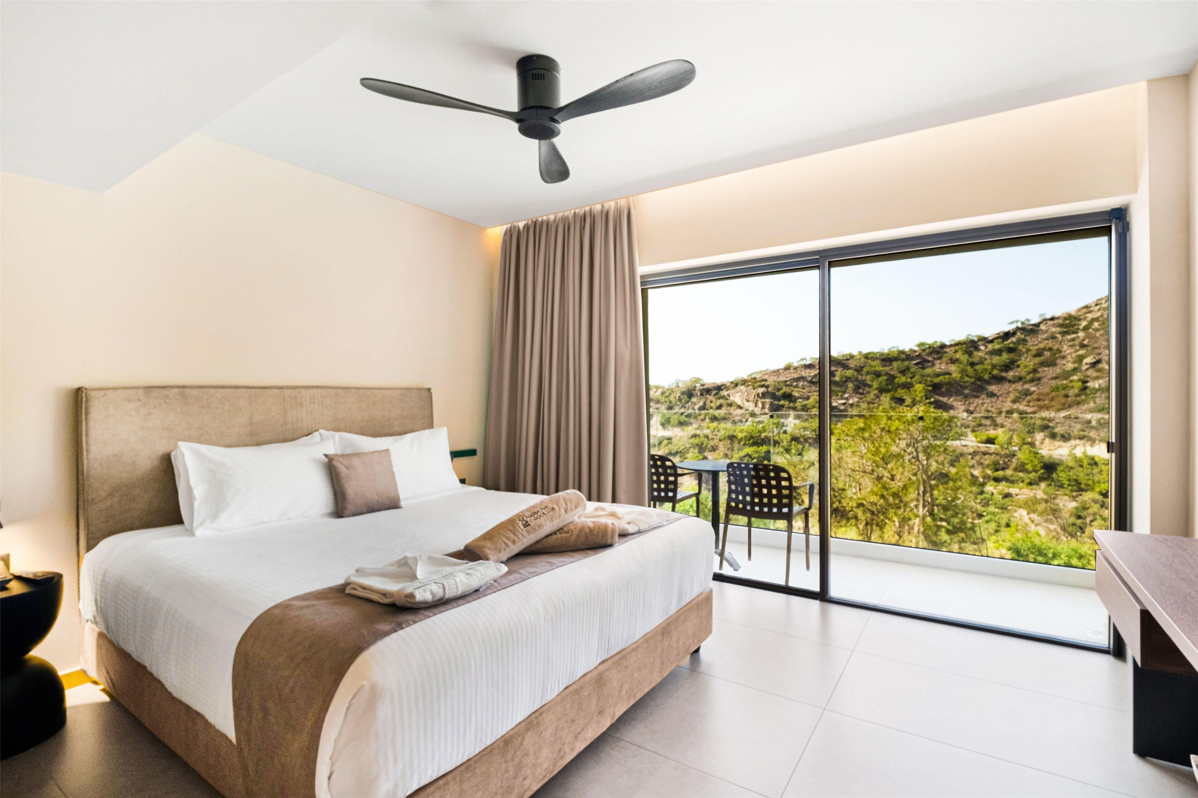 In-room safe, soundproofing, iron/ironing board, free WiFi