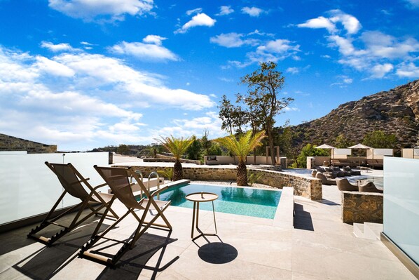 Outdoor pool, open 8:00 AM to 8:00 PM, pool umbrellas, pool loungers