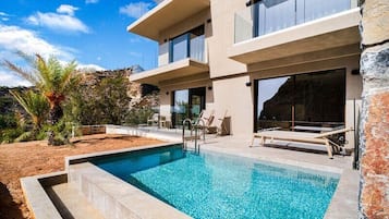Outdoor pool, open 8:00 AM to 8:00 PM, pool umbrellas, sun loungers