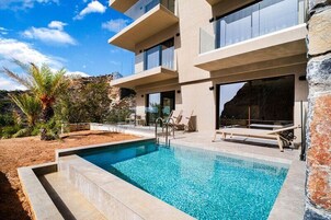 Suite with Side Sea View and Private Pool | Piscina | Piscina externa, funciona das 8h às 20h, guarda-sóis, espreguiçadeiras