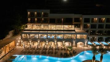 Outdoor pool, open 8:00 AM to 8:00 PM, pool umbrellas, sun loungers