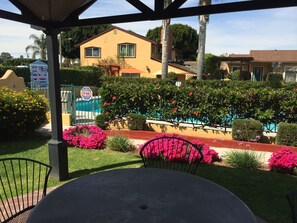 Courtyard - Oasis Inn & Suites (Santa Barbara)