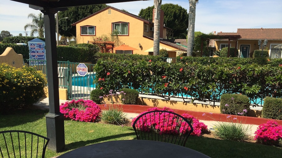 Oasis Inn & Suites